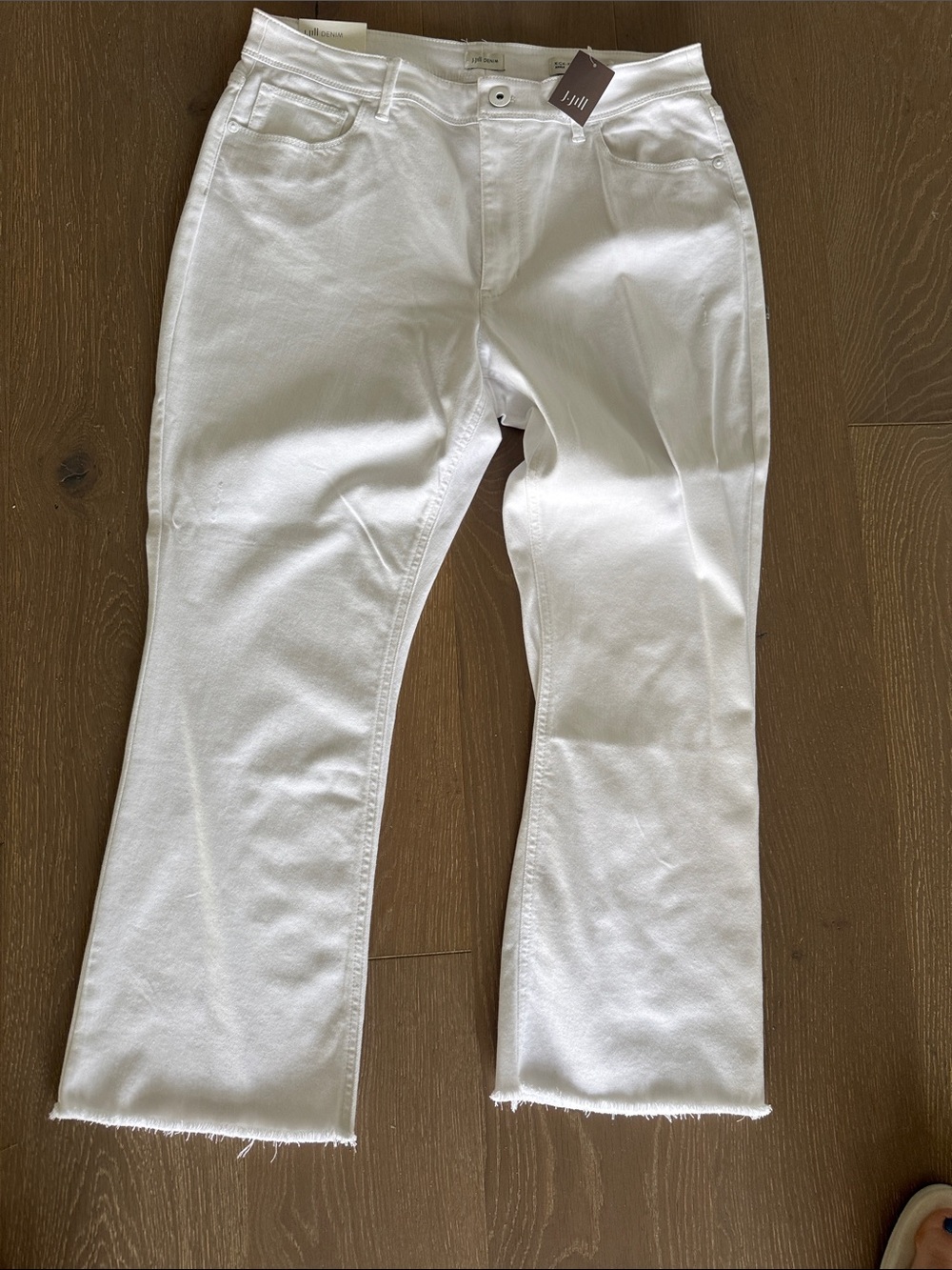 J Jill White Women's Stretch Crop Kick - flare Ankle Jeans  with Raw Hem - NWT